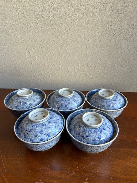 伊万里焼　蓋物茶碗