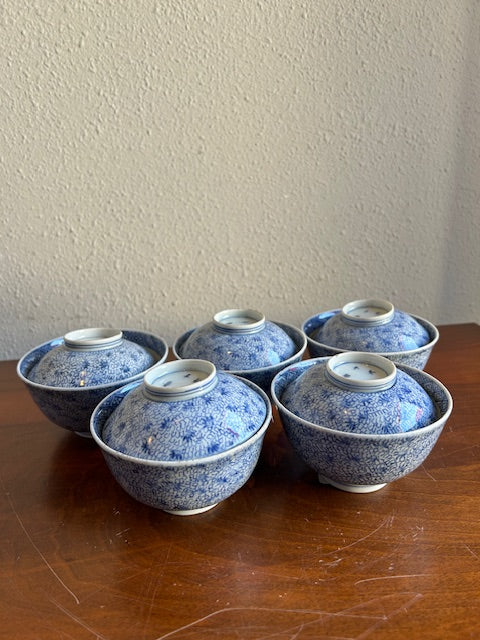 伊万里焼　蓋物茶碗