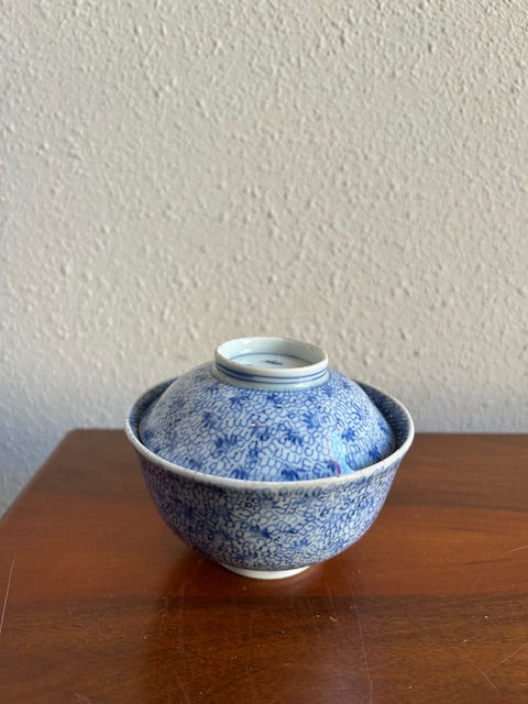伊万里焼　蓋物茶碗