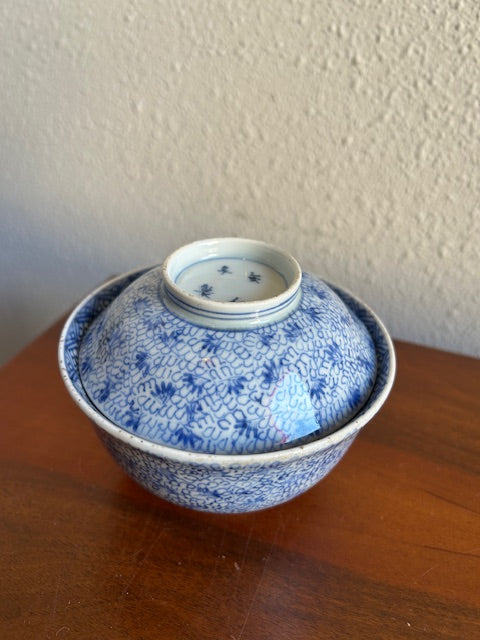 伊万里焼　蓋物茶碗