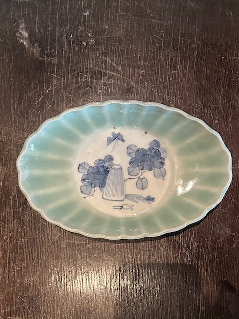 伊万里　輪花変形皿