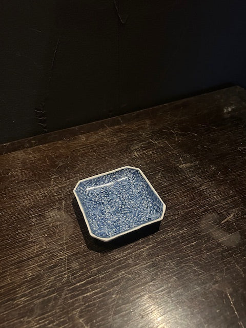 伊万里　染付蛸唐草文　隅切小皿