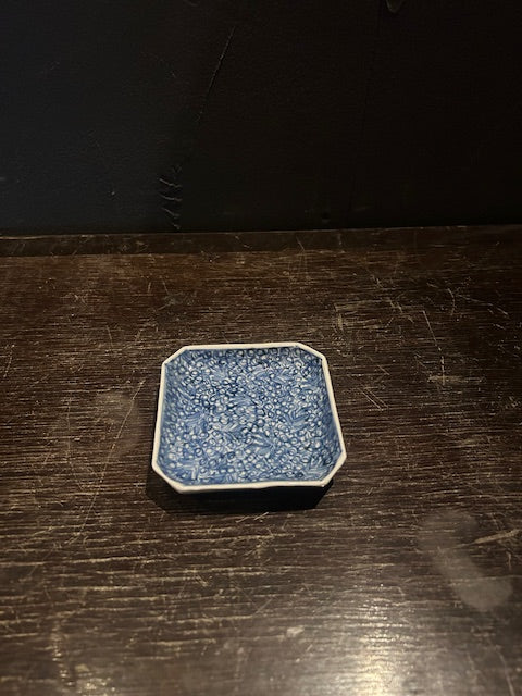 伊万里　染付蛸唐草文　隅切小皿