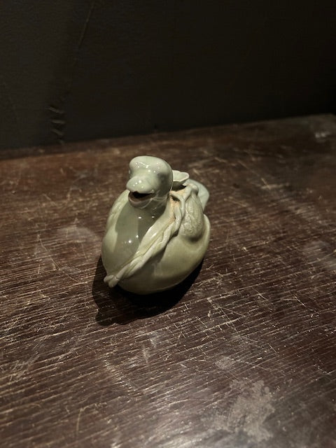 青磁　水滴